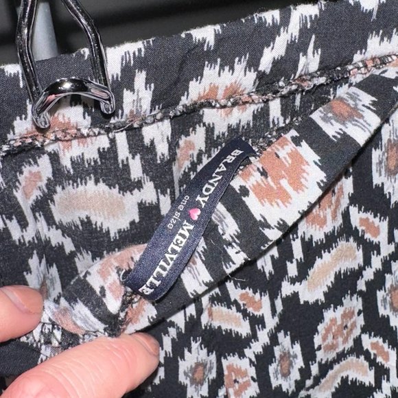 Brandy Melville Printed Shorts with slits - Picture 4 of 4